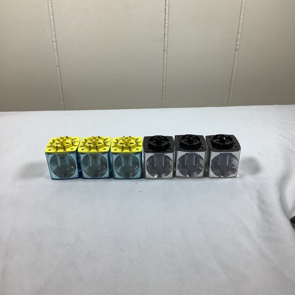 Lot of 6 Sylvania Blue Dot Flash Cubes